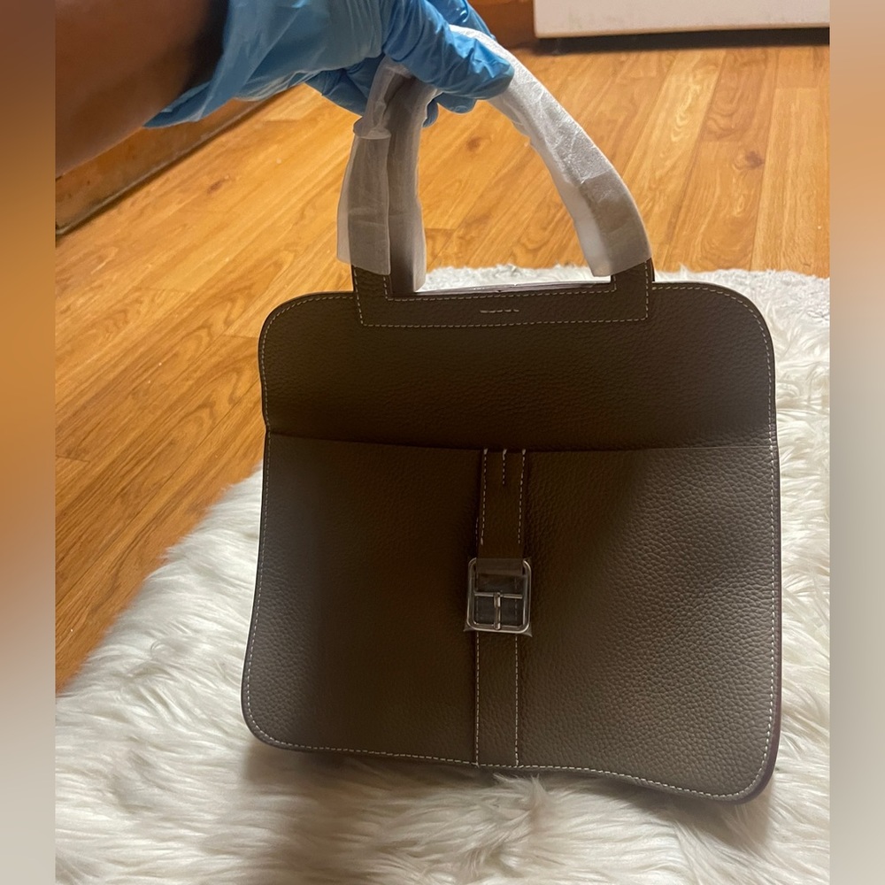 Etoupe Leather Hazlan style Crossbody Bag - Picture 4 of 16